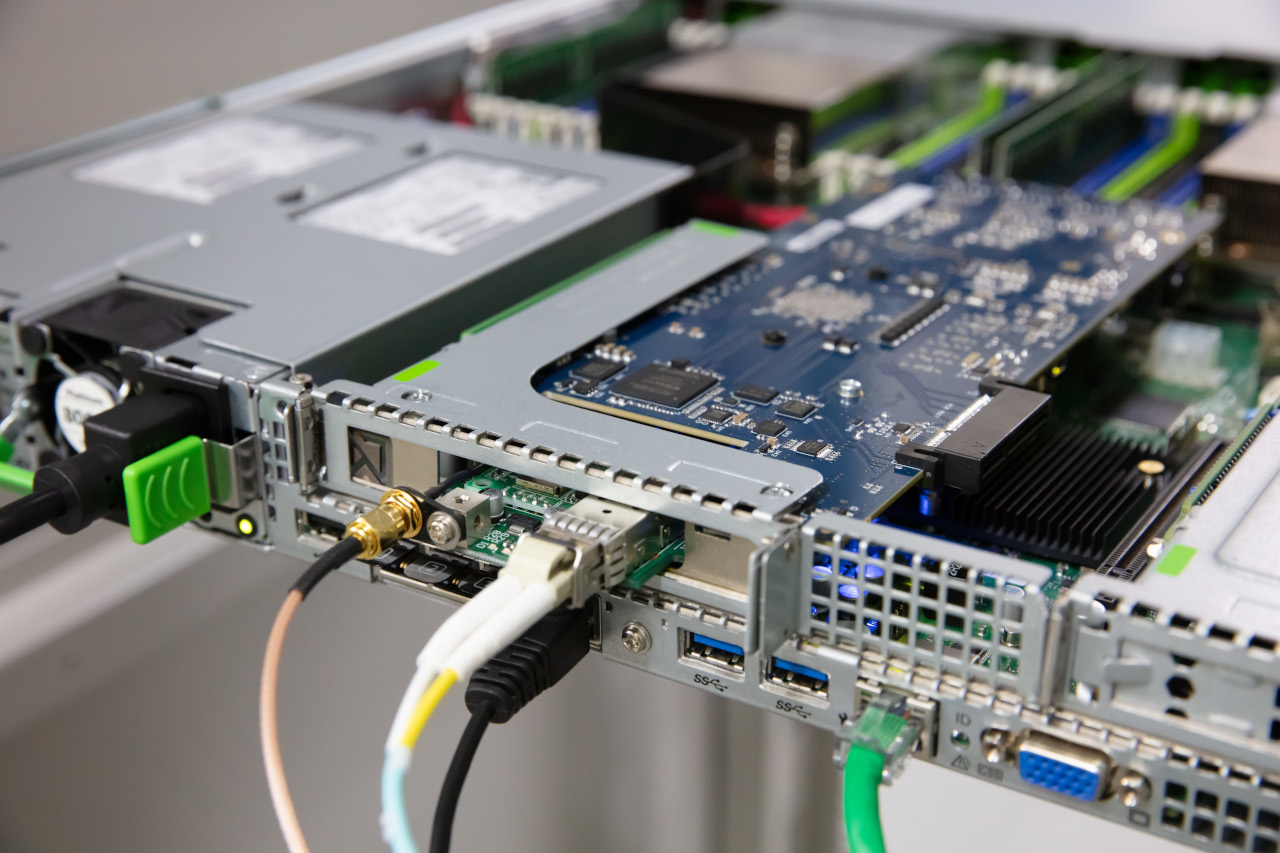 server with FPGA card equipped